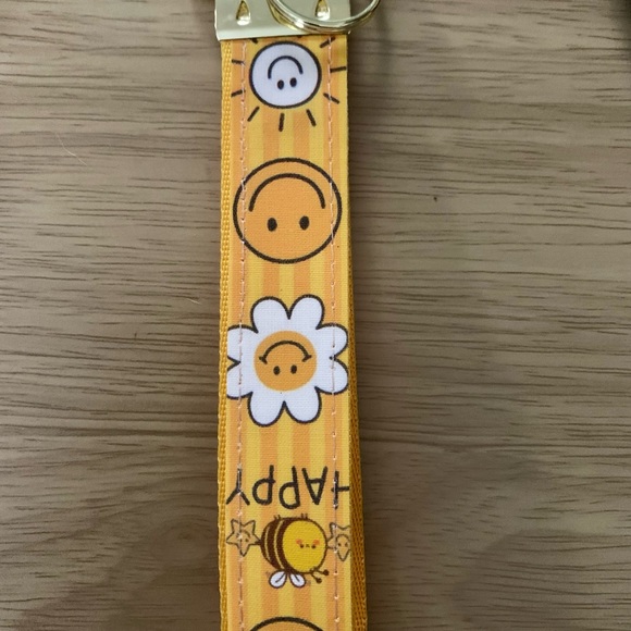 Don’t worry be happy wristlet, key fob - Picture 5 of 7